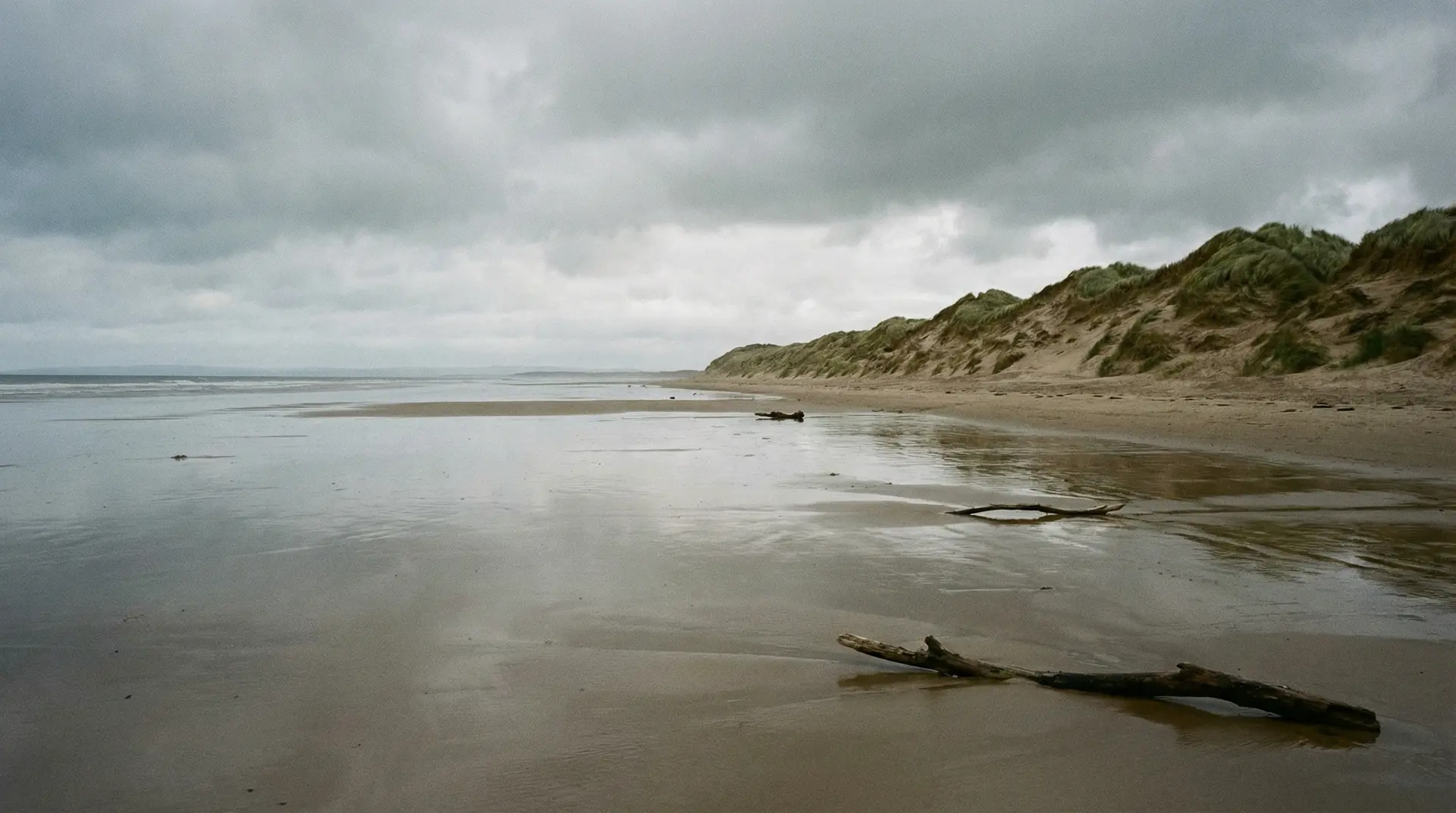 Southport Beach at low tide โ wide open calm space